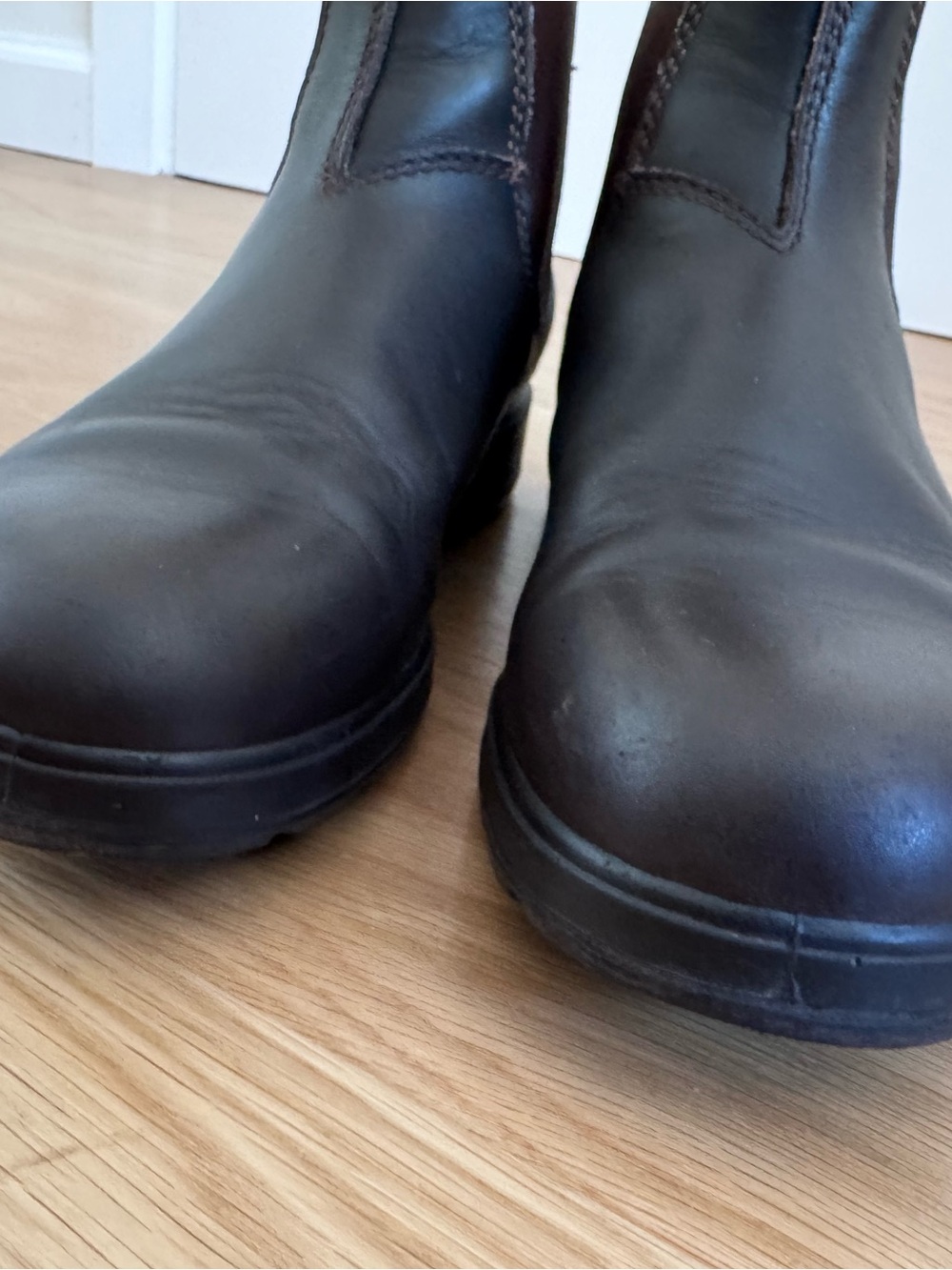 Blundstone 500 Classic Pull-On Boot - Dark Brown unisex (women’s 9) - Picture 8 of 12